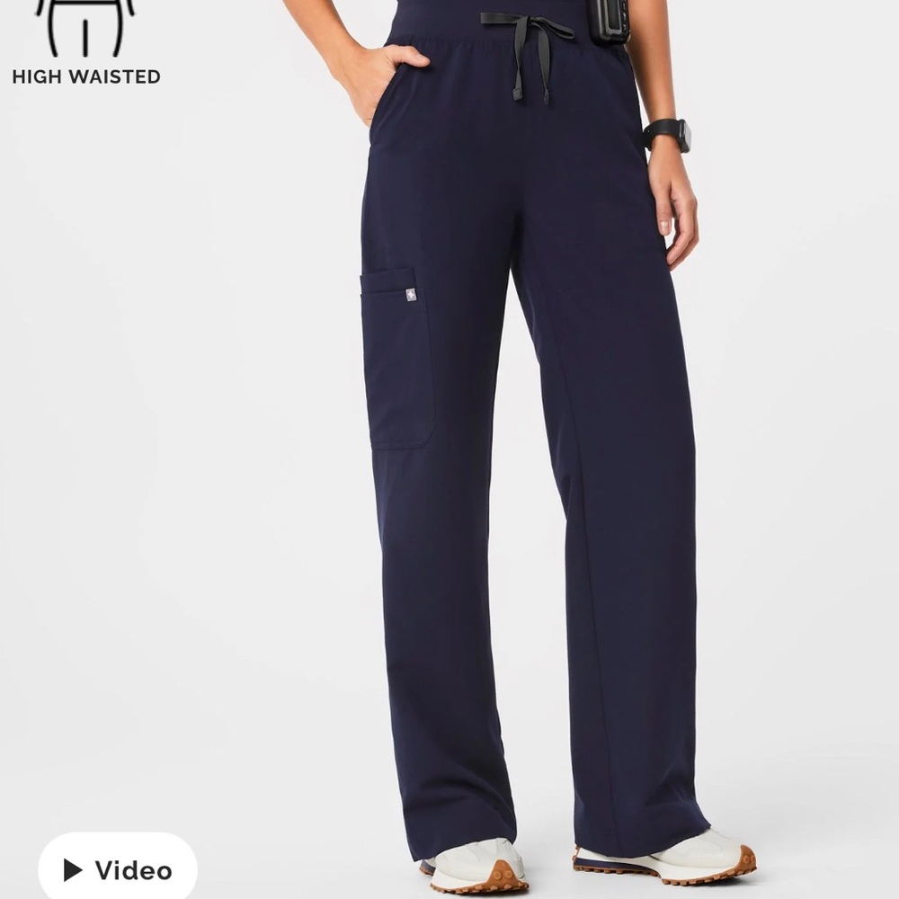 High Waisted Isabel Wide Leg Scrub Pants
XSP Navy Blue - Picture 2 of 3